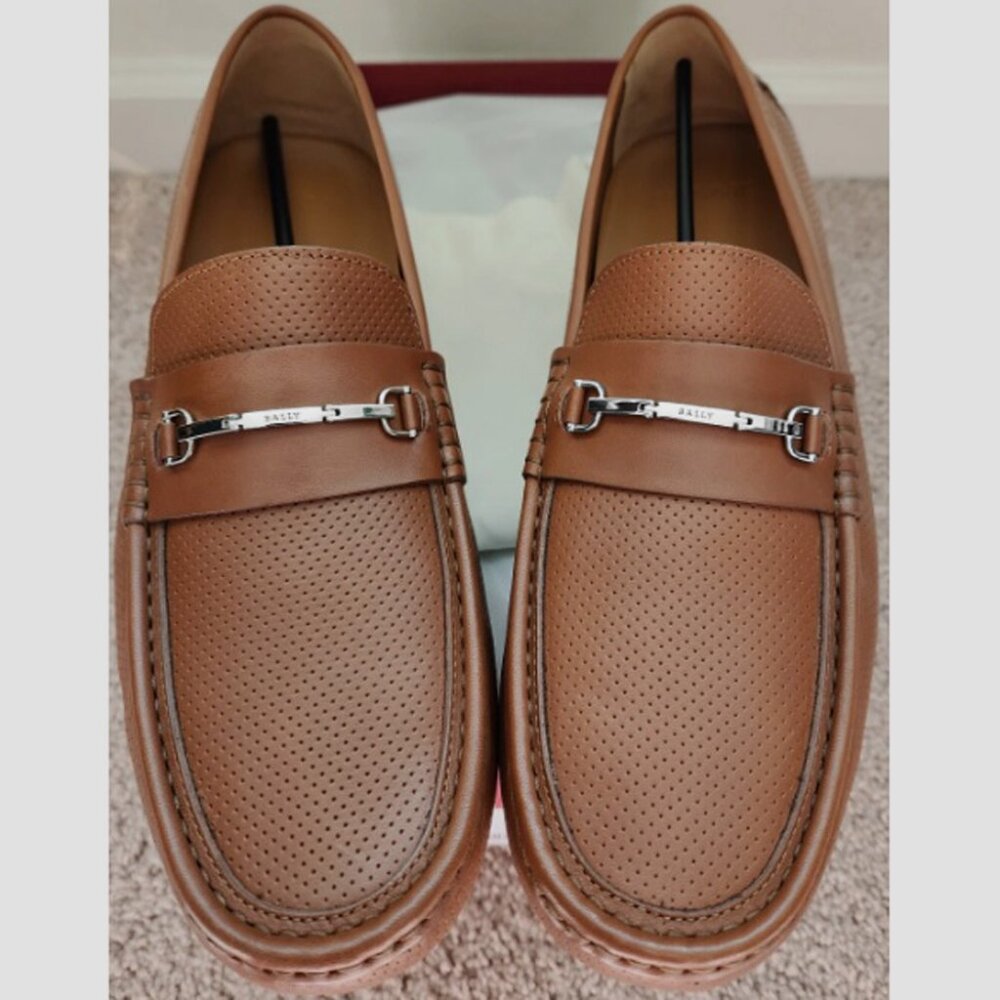 NEW $650 Bally Daryan Driver (Loafers)! 8.5 Tan Leather Bally Engraved Chain